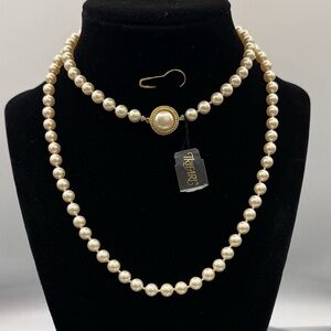 Trifari Cream Pearl Necklace